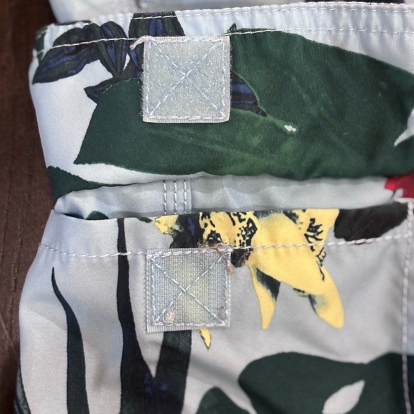 Tommy Bahama Relax Men’s Tropical Print Bathing Suit Swim Trunks SIze Medium - Picture 3 of 10